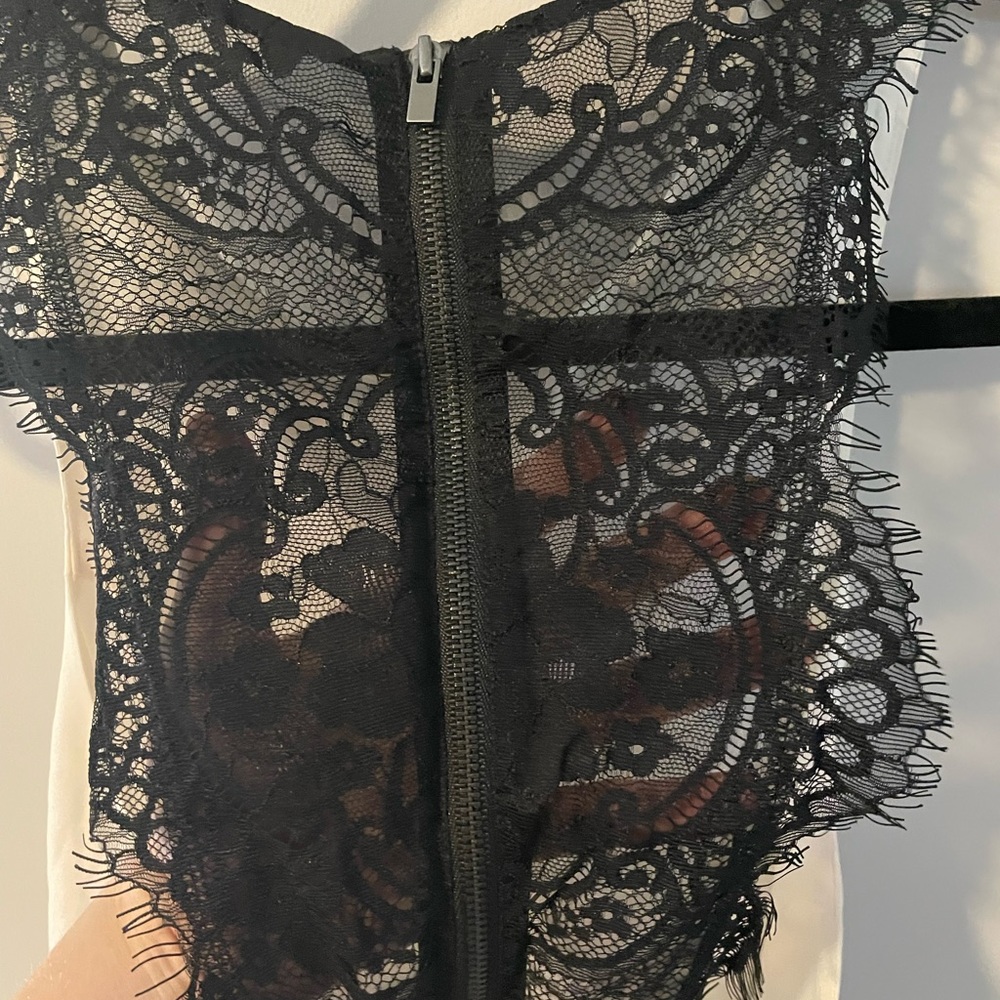 🖤Express lace crop🖤 - Picture 4 of 5